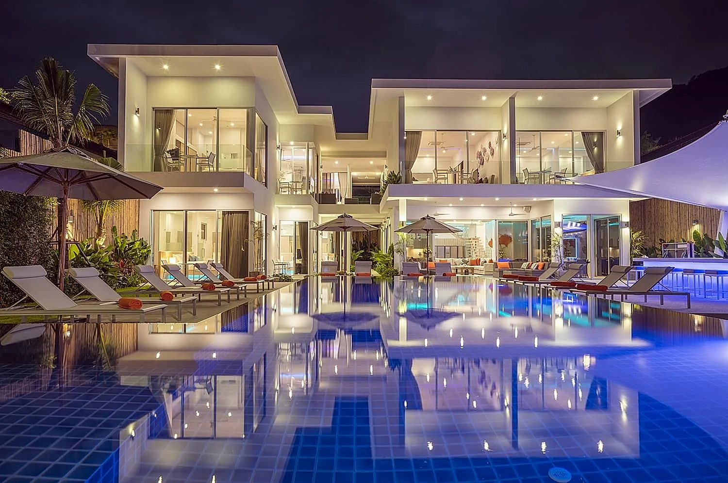 Signature luxury private villa master bedroom